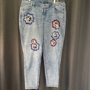 Blue Ankle Cropped Jeans with Floral Embellishments